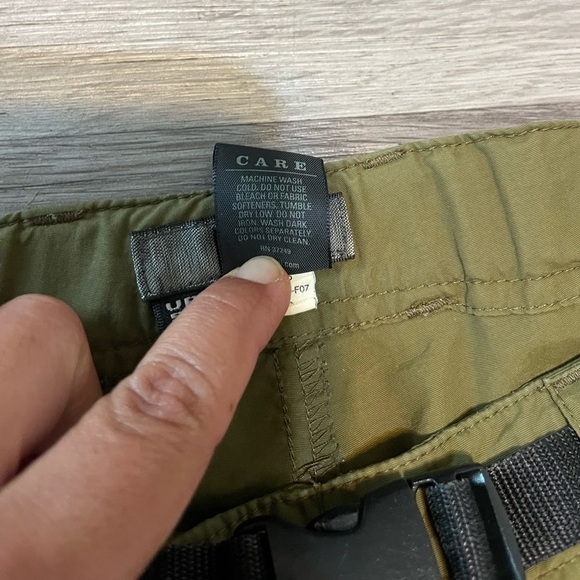 REI Cargo Sahara stretch convertible pants / shorts size 16 - Picture 4 of 10